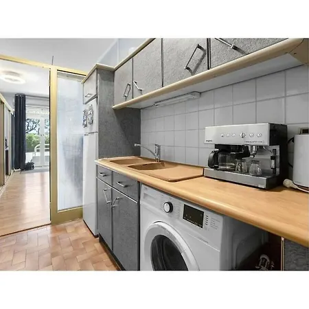 Chez-moi, 200 M From The